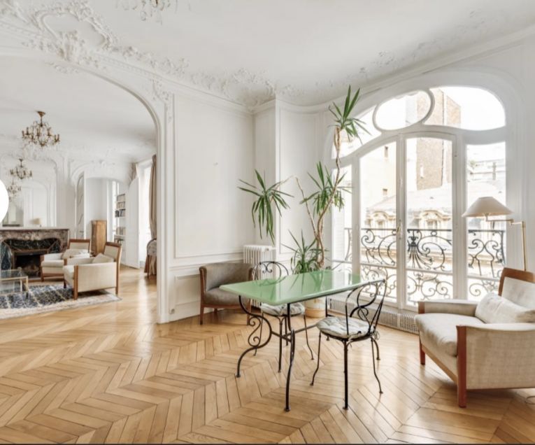 Sale of apartment in Paris